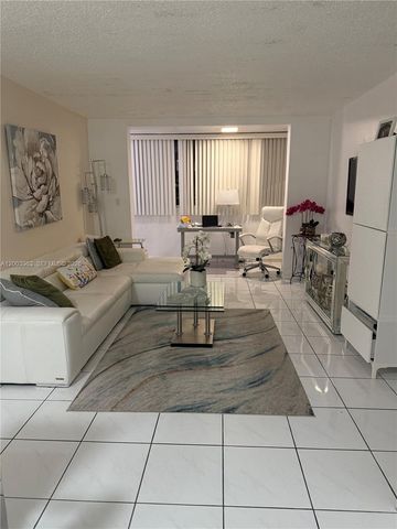 5033 NW 7th St 312, Miami, FL 33126