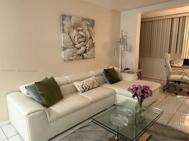 5033 NW 7th St 312, Miami, FL 33126