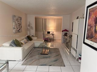 5033 NW 7th St 312, Miami, FL 33126