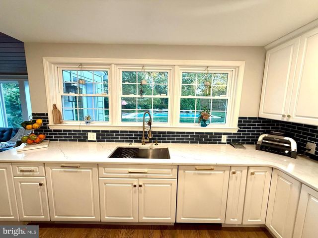 117 S 8TH ST, Mount Wolf, PA 17347