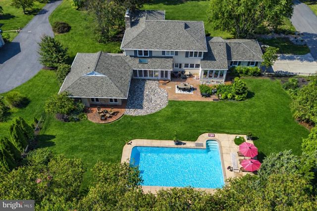 117 S 8TH ST, Mount Wolf, PA 17347