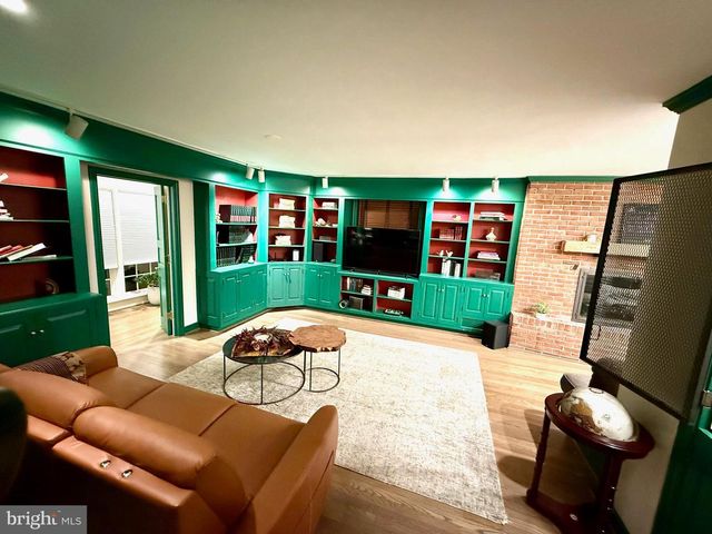 117 S 8TH ST, Mount Wolf, PA 17347