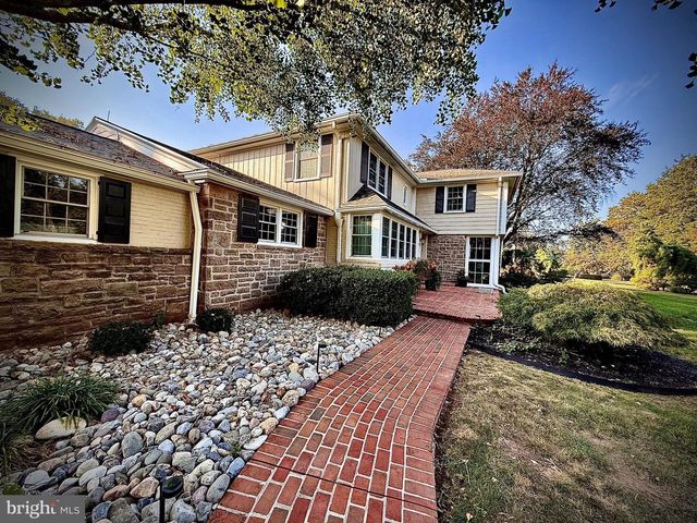 117 S 8TH ST, Mount Wolf, PA 17347