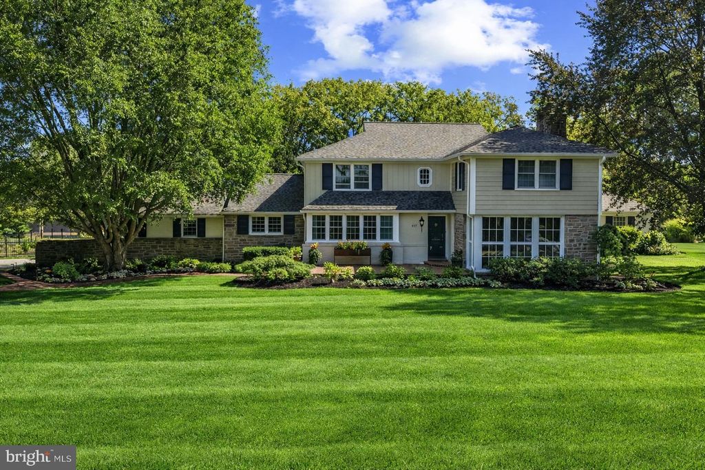 117 S 8TH ST, Mount Wolf, PA 17347