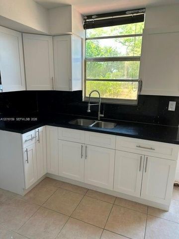 6166 SW 68th St 23, South Miami, FL 33143