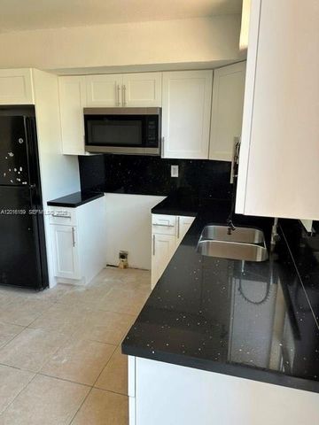 6166 SW 68th St 23, South Miami, FL 33143