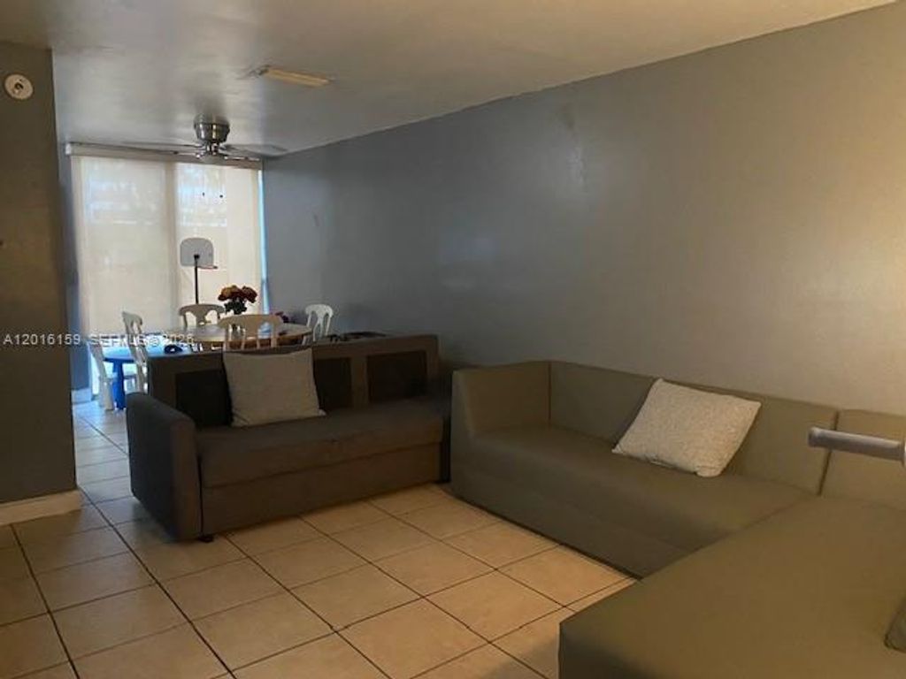 6166 SW 68th St 23, South Miami, FL 33143