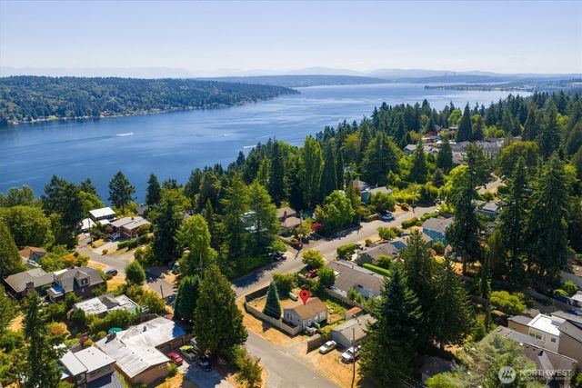 13757 39th Avenue NE, Seattle, WA 98125