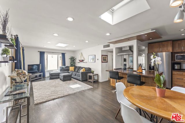 970 Palm Avenue 209, West Hollywood, CA 90069