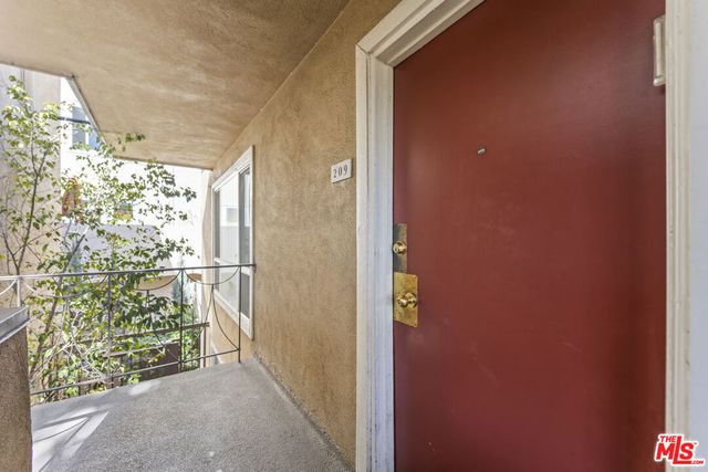 970 Palm Avenue 209, West Hollywood, CA 90069