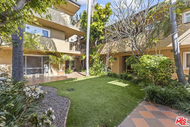 970 Palm Avenue 209, West Hollywood, CA 90069