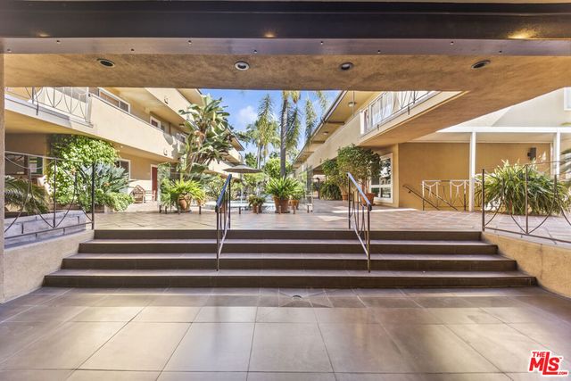 970 Palm Avenue 209, West Hollywood, CA 90069