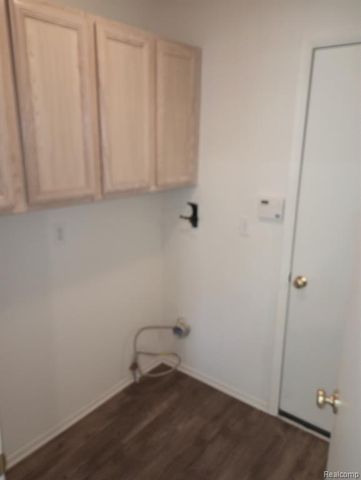 6379 Sheppard Drive 90, Westland, MI 48185