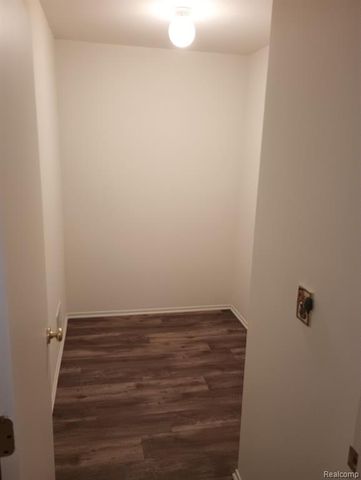 6379 Sheppard Drive 90, Westland, MI 48185