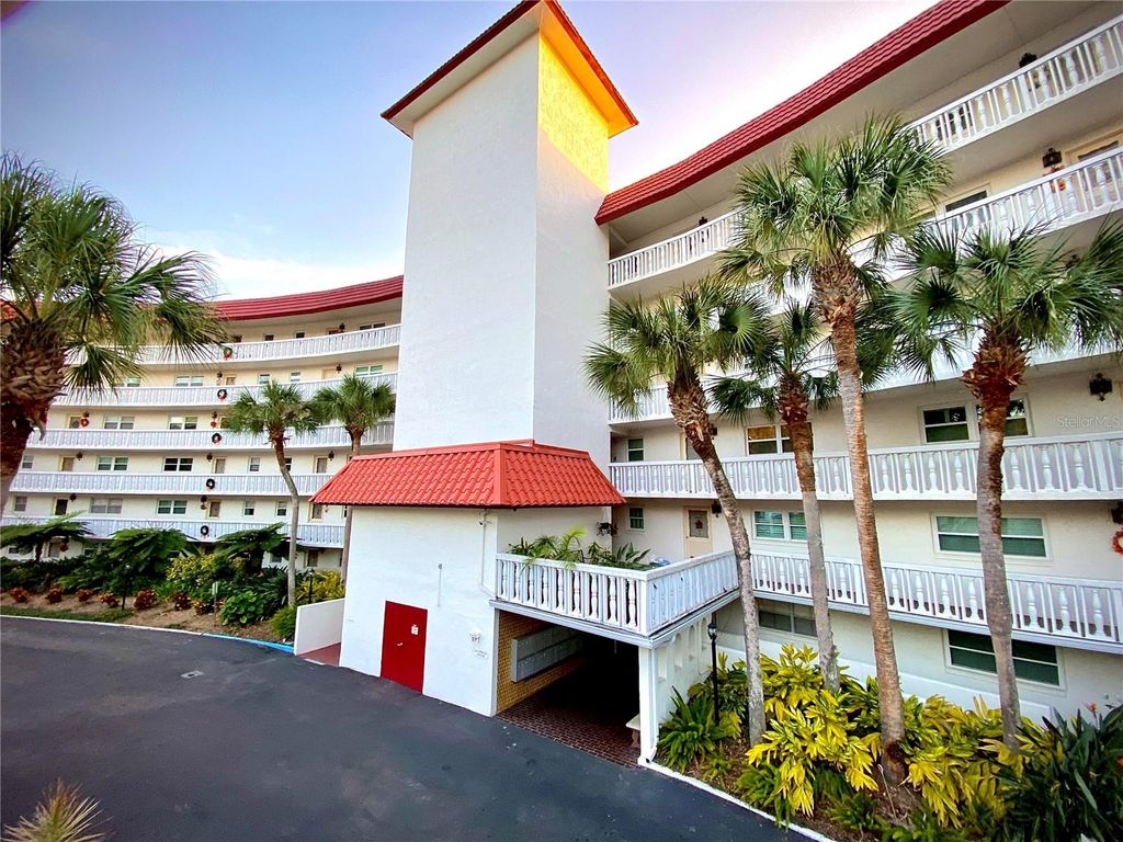 601 N MCDONALD STREET 208, Mount Dora, FL 32757