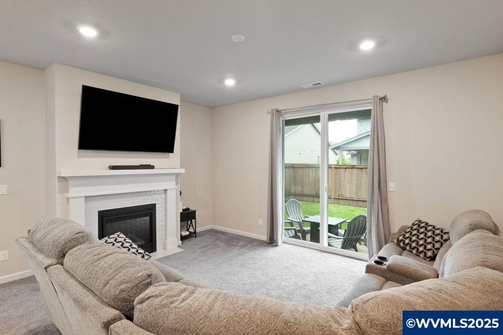 Image 11 of property listing at 6335 SE Rebecca St, Albany, OR 97322