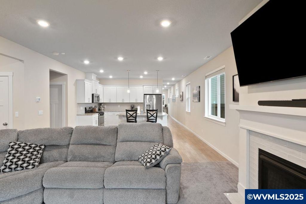 Image 13 of property listing at 6335 SE Rebecca St, Albany, OR 97322