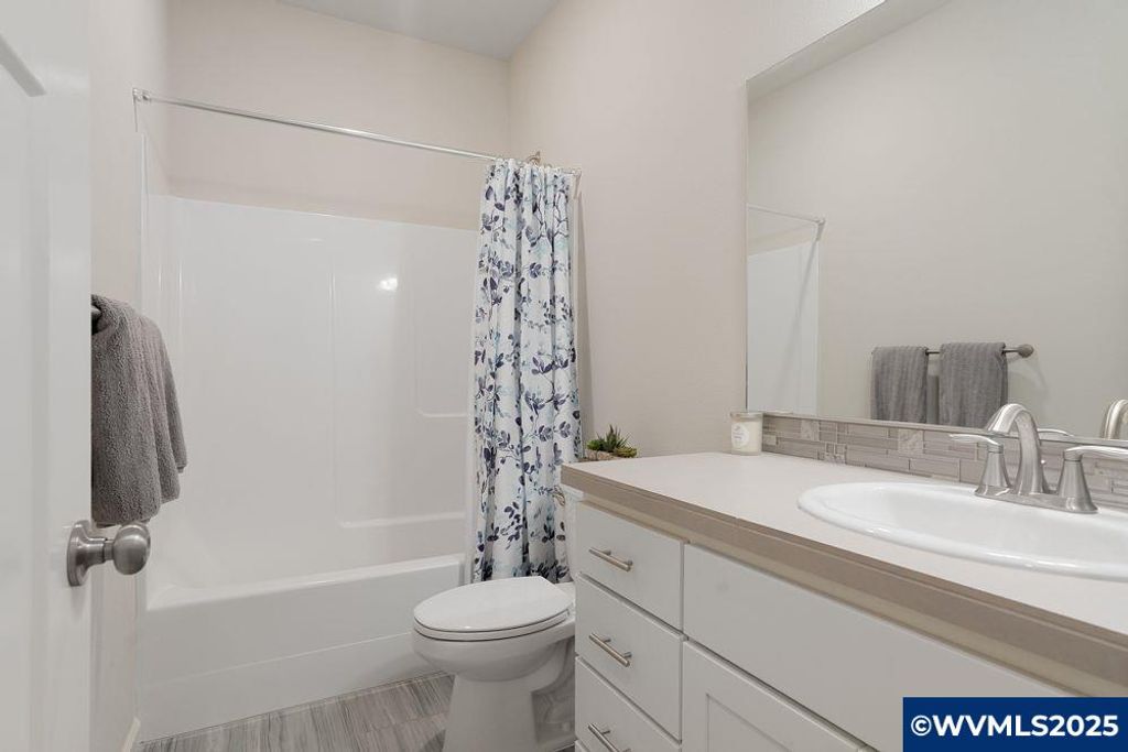 Image 17 of property listing at 6335 SE Rebecca St, Albany, OR 97322