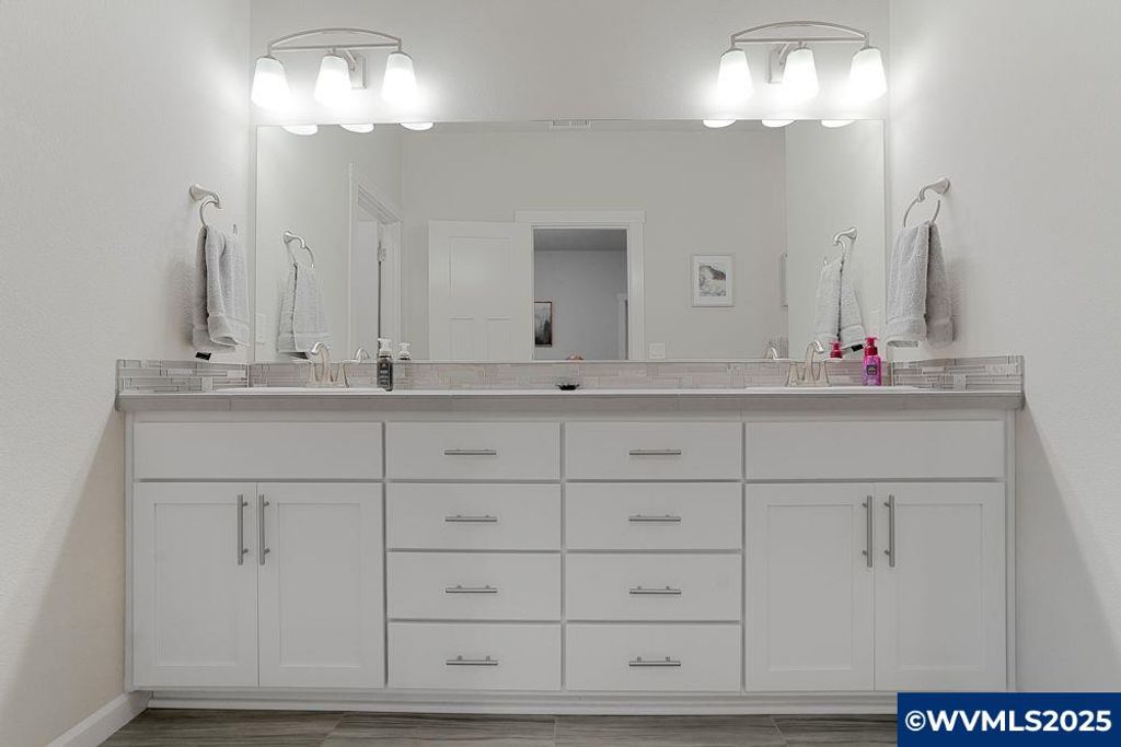 Image 22 of property listing at 6335 SE Rebecca St, Albany, OR 97322