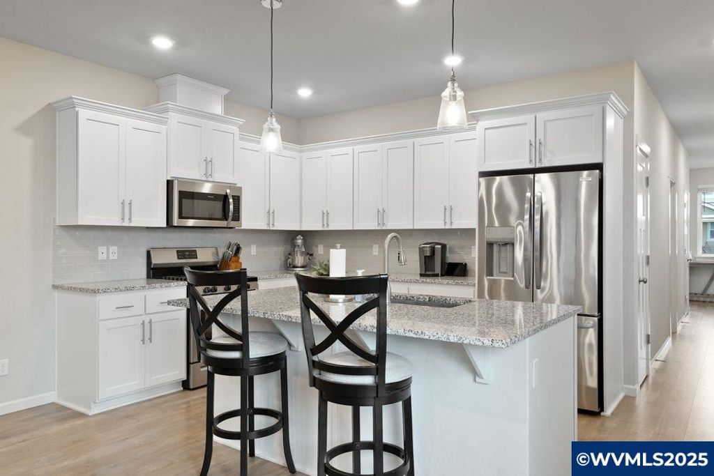 Image 7 of property listing at 6335 SE Rebecca St, Albany, OR 97322