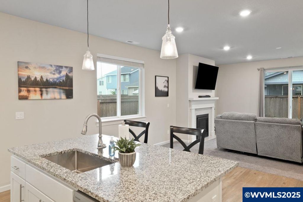 Image 9 of property listing at 6335 SE Rebecca St, Albany, OR 97322