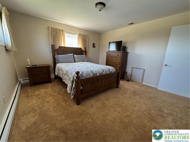 1264 California Avenue, Whitehall Twp, PA 18052