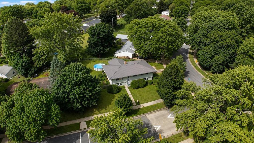 1422 Ellen Avenue, Madison, WI 53716