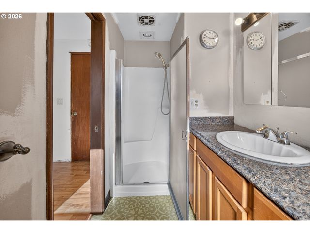 12351 Se ANNA Ct, Damascus, OR 97089