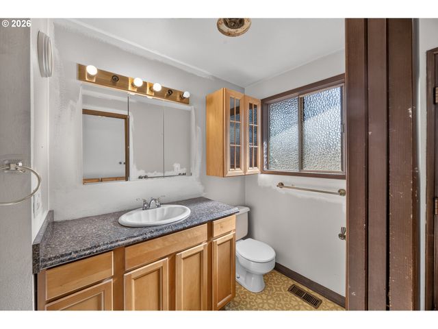 12351 Se ANNA Ct, Damascus, OR 97089