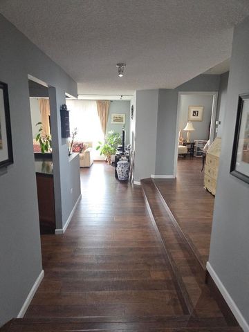 8815 W Golf Road 3A, Niles, IL 60714