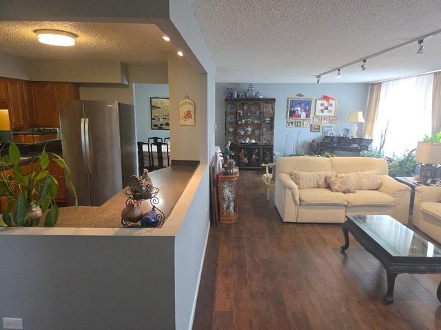 8815 W Golf Road 3A, Niles, IL 60714