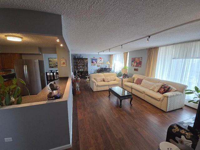 8815 W Golf Road 3A, Niles, IL 60714