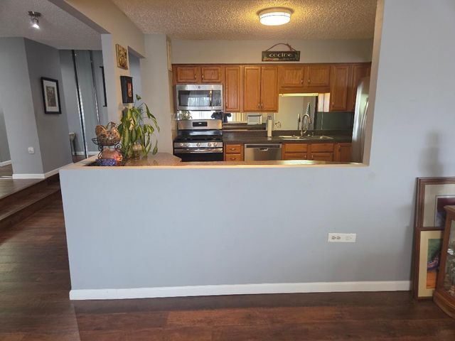 8815 W Golf Road 3A, Niles, IL 60714