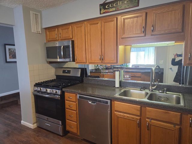 8815 W Golf Road 3A, Niles, IL 60714