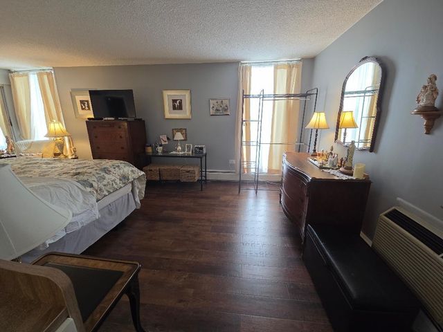 8815 W Golf Road 3A, Niles, IL 60714