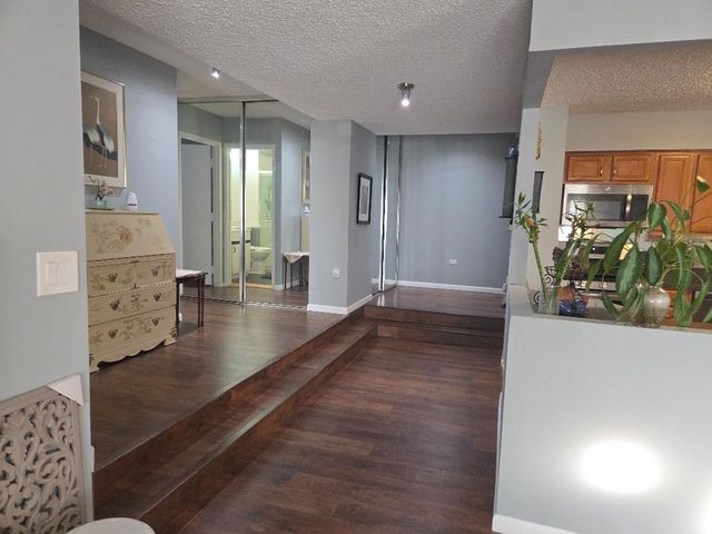 8815 W Golf Road 3A, Niles, IL 60714