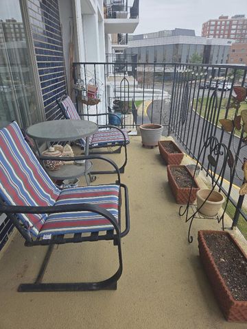 8815 W Golf Road 3A, Niles, IL 60714