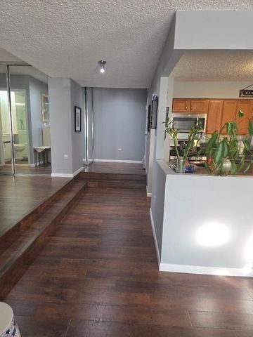 8815 W Golf Road 3A, Niles, IL 60714