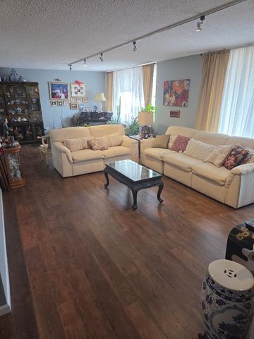 8815 W Golf Road 3A, Niles, IL 60714