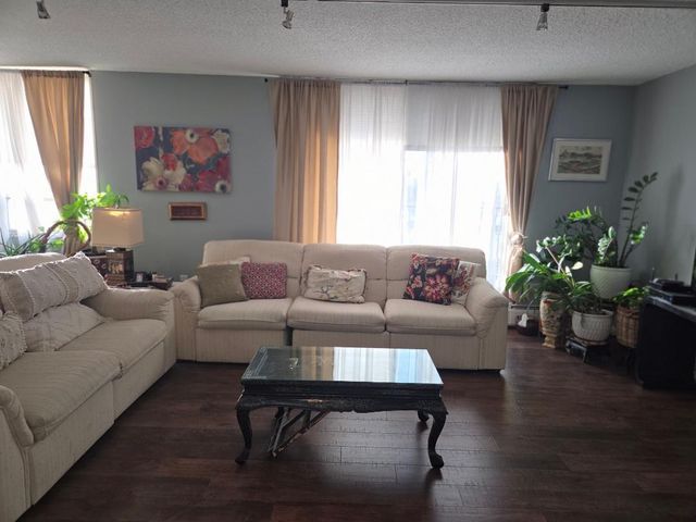 8815 W Golf Road 3A, Niles, IL 60714