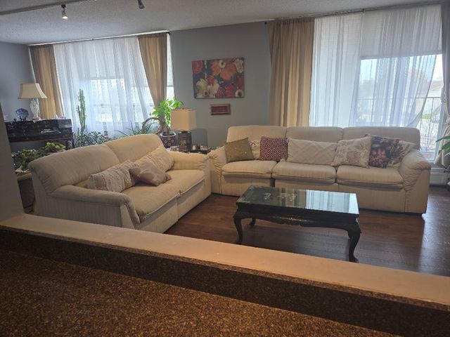 8815 W Golf Road 3A, Niles, IL 60714