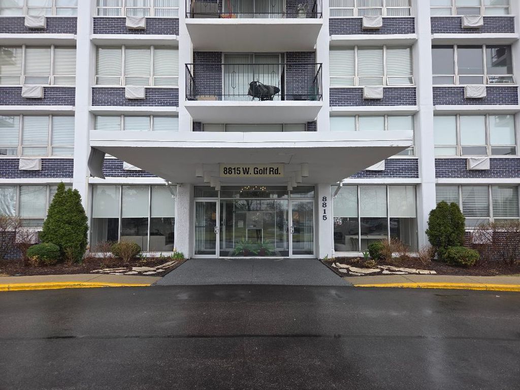 8815 W Golf Road 3A, Niles, IL 60714