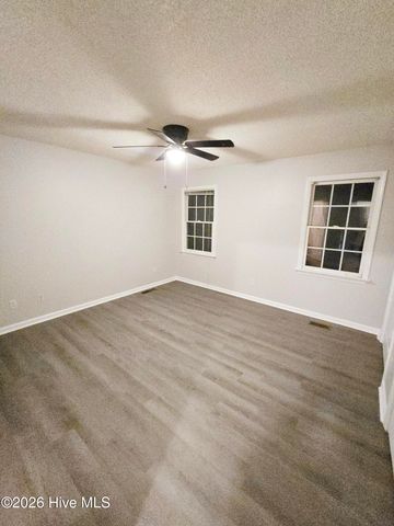 3813 Sterling Pointe Drive V9, Winterville, NC 28590