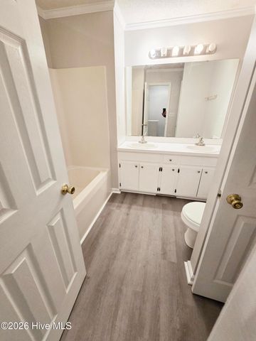 3813 Sterling Pointe Drive V9, Winterville, NC 28590