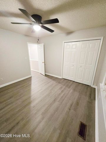 3813 Sterling Pointe Drive V9, Winterville, NC 28590