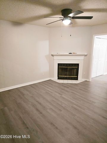 3813 Sterling Pointe Drive V9, Winterville, NC 28590