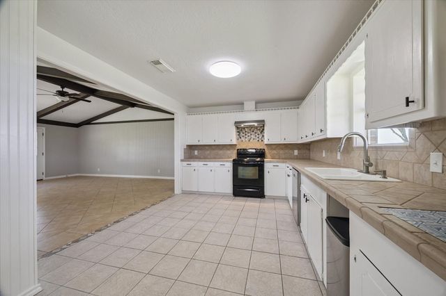 6210 County Road 170, Alvin, TX 77511