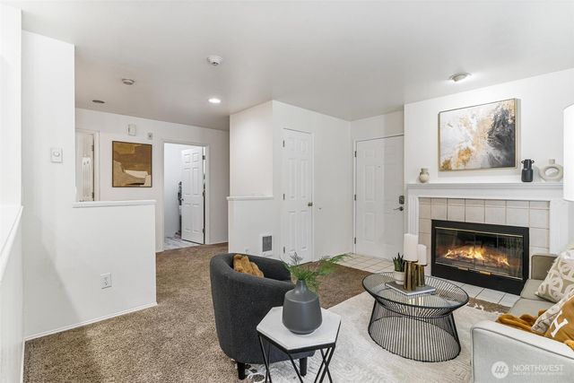 6525 200th Street SW #101, Lynnwood, WA 98036