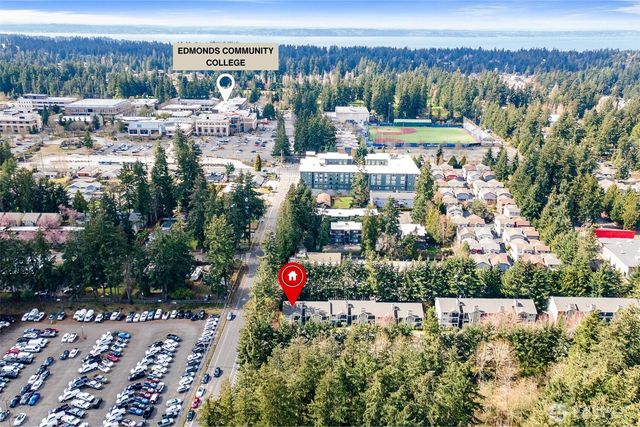 6525 200th Street SW #101, Lynnwood, WA 98036