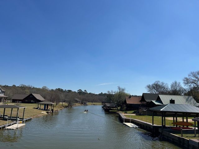 7 Wildwood Lake Drive, Huntsville, TX 77340